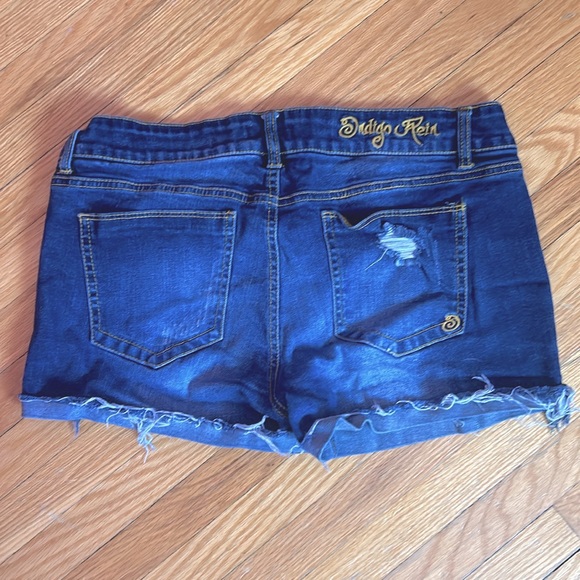 🛍️6/$25! Size 11 distressed Jean shorts - Picture 2 of 3